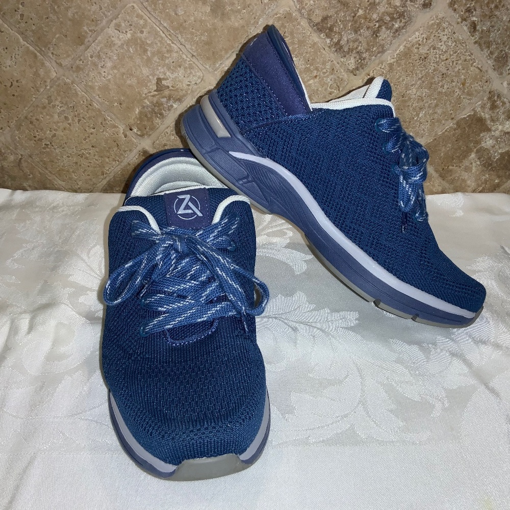 Zeba Sapphire Hands free Sneakers Size 8.5 Lace up shoes slip on